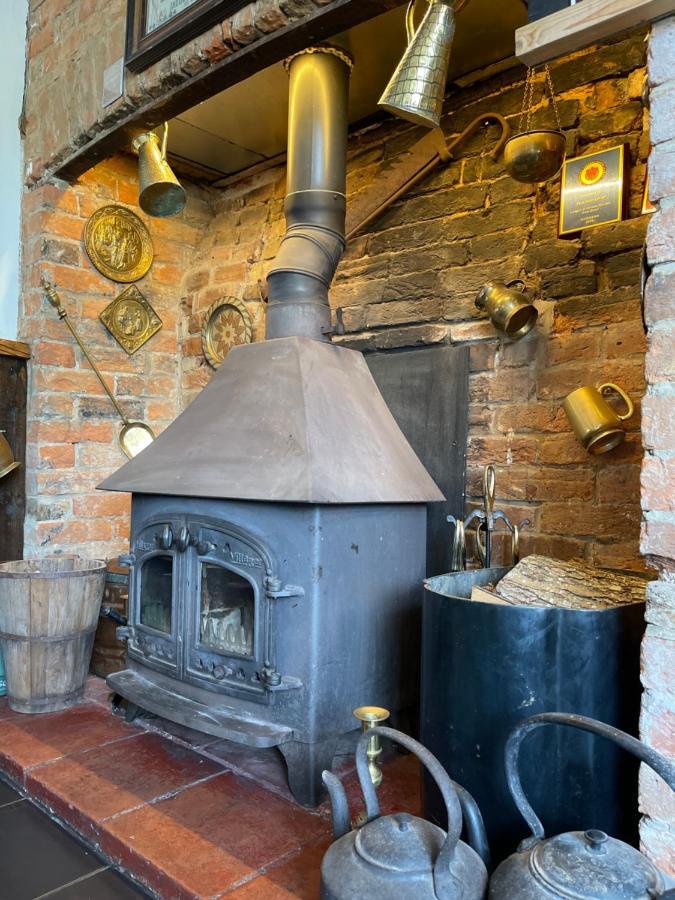 Red Lion Inn Sidbury ภายนอก รูปภาพ