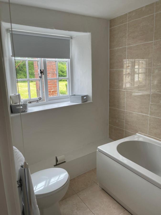 Red Lion Inn Sidbury ภายนอก รูปภาพ