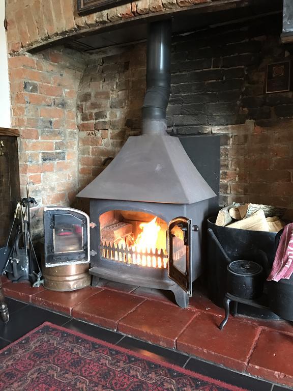 Red Lion Inn Sidbury ภายนอก รูปภาพ